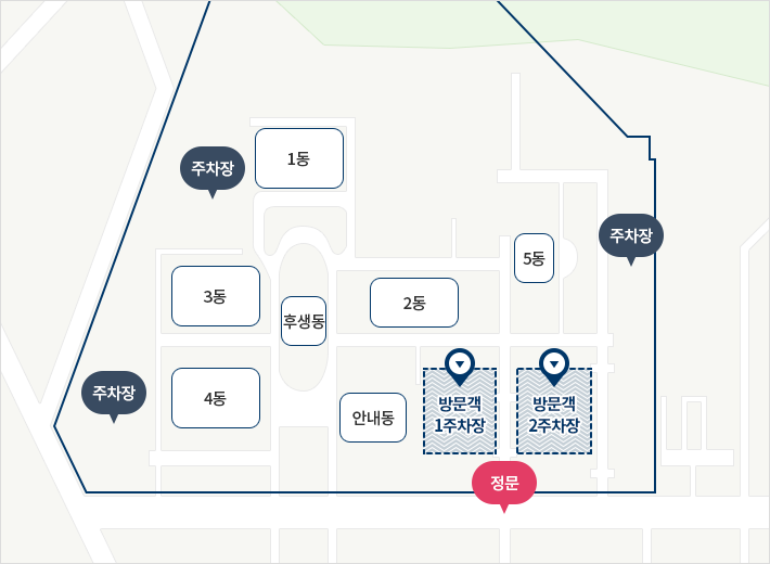 정문통과 시 방문객 1주차장, 방문객 2주차장이 있으며, 1동, 4동, 5동 부근에 주차장이 위치해있습니다.